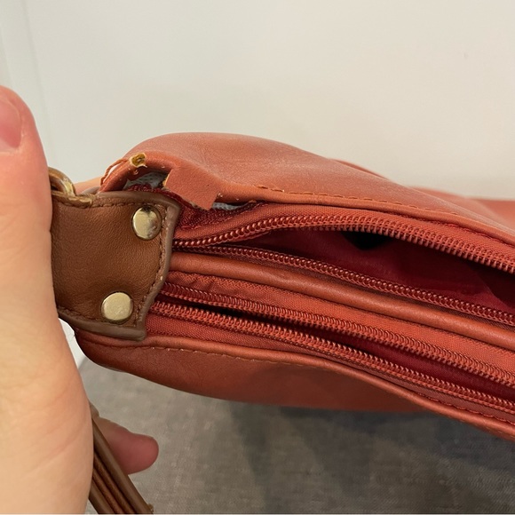 BULLDOG CASES Concealed Carry Hobo Shoulder Bag - Picture 10 of 15